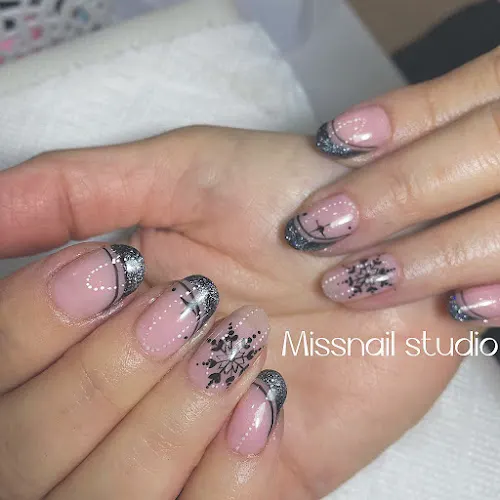 Uñas MissNail salón de uñas elche - Elche