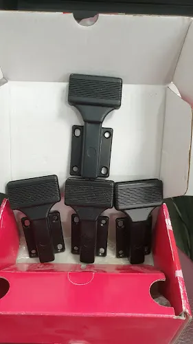 Herrajes y accesorios para el vidrio