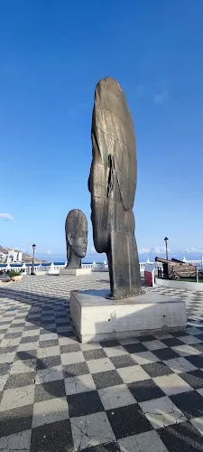 Esculturas monumentales ‘Silvia’ y ‘María’ de Jaume Plensa - Benidorm