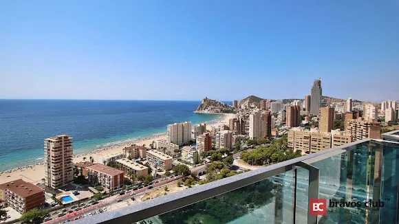 Bravos Club - Holiday Rentals in Spain - Agencia de alquiler de oficinas ejecutivas en Campello