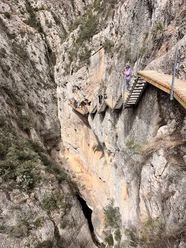 Zona de parking cerca del Pantano de Relleu - Relleu