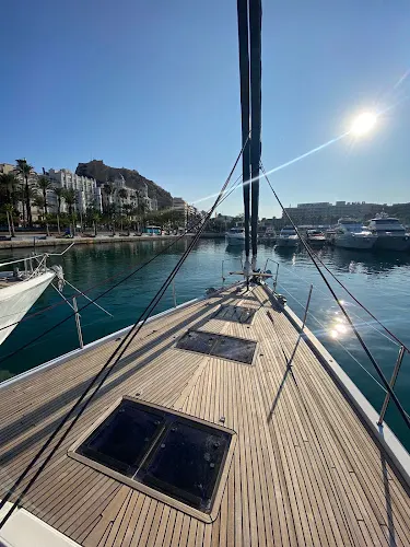 J.MR YACHT - SERVICES S.L.