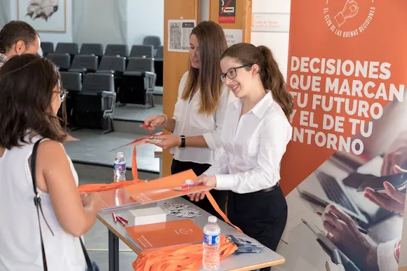 Máster Dirección y Gestión RRHH | MBA Empresas | Programa Superior Control Gestión | Data Strategist Universidad de Alicante
