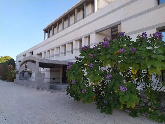 Facultad de Ciencias Económicas y Empresariales