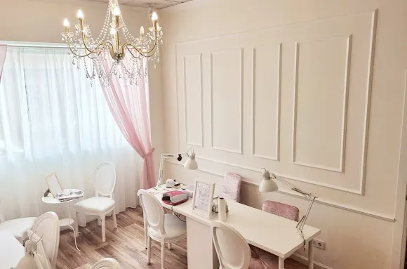 Crystal Nails & Beauty- Salon Uñas Torrevieja