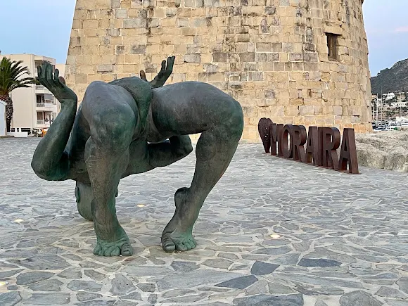 Escultura "El observador pasivo" - Teulada