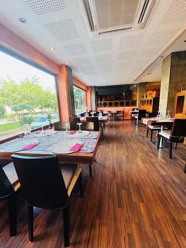 THE BOSS INTERNATIONAL RESTAURANT