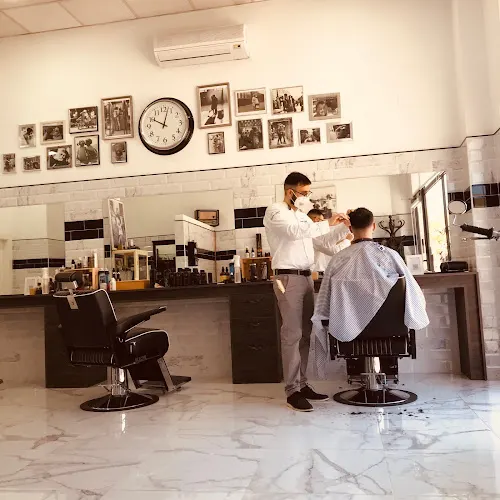 The barber shop Fernando Gilabert / peluquería de caballeros - Alicante