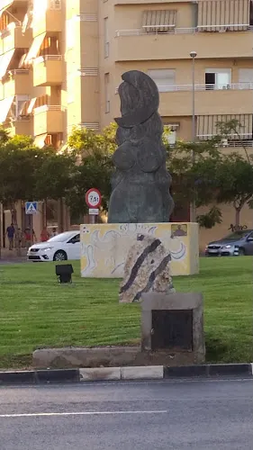 Escultura Dona Lluna - San Vicente del Raspeig