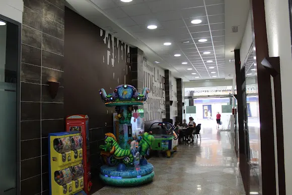 Centro Comercial y de Servicios "La Pirámide" - Villena