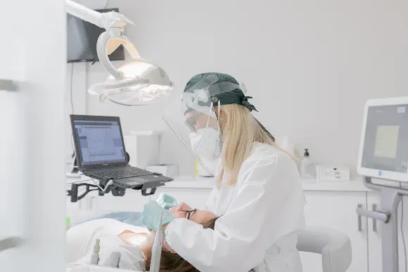 Clinica dental Cayetana Manglano VILLENA