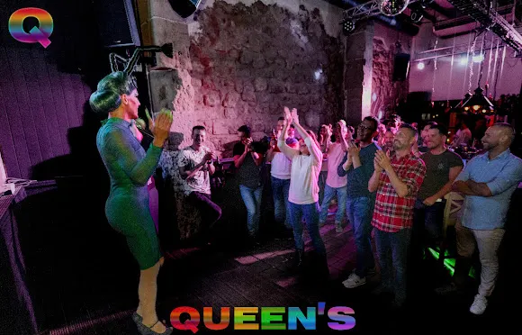 Queen's Bar
