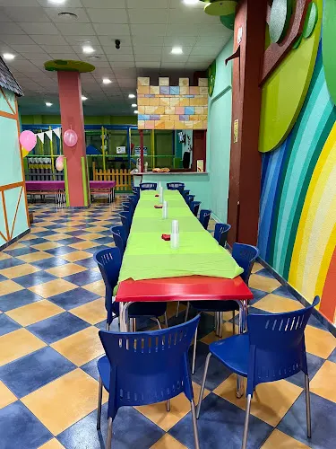 Arco iris Parque infantil. Celebra el cumpleaños en nuestro parque de bolas. - San Vicente del Raspeig