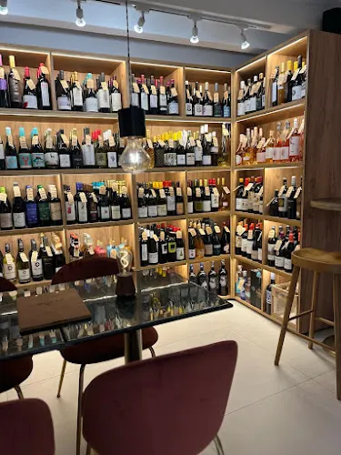SHIRAZ Vinoteca