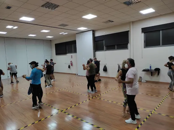 Academia De Baile Dairen - Bachata, Salsa, Kizomba, Tango & Fitness Fun! - Elche