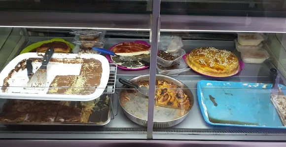 Asadoŕ pollos Rojales che que bueno