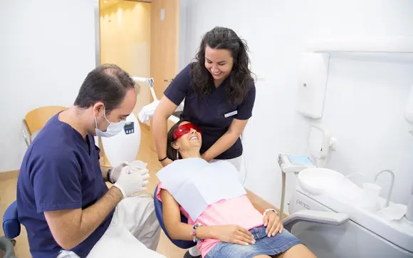 Clinica dental Ruiz Estrada | Dentistas en Elche - Elche