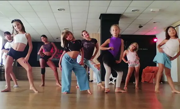 ESCUELA DE BAILE FINA PORTA