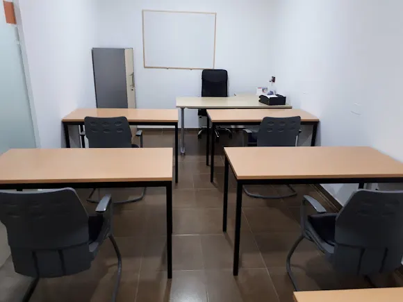 AULA MASTER Centro de Estudios y Business School - Torrevieja
