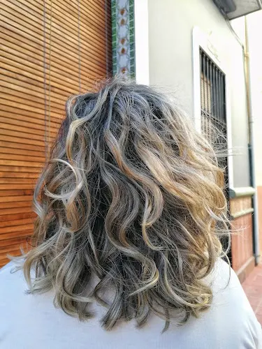WALNUT Tree hair salon Curly & Wavy hair specialist - Adsubia