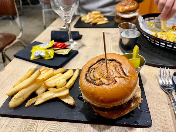 Mad Monkey Burger