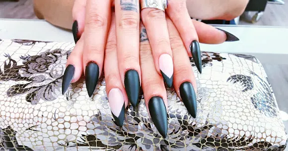 Regina's Salon Hair Stylist - Peluqueria - Benidorm