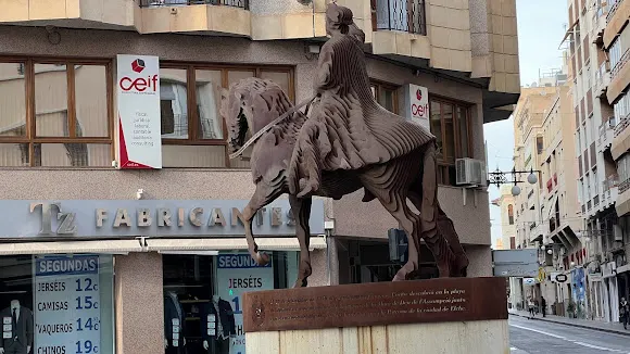 Monumento Ecuestre a Francesc Cantó
