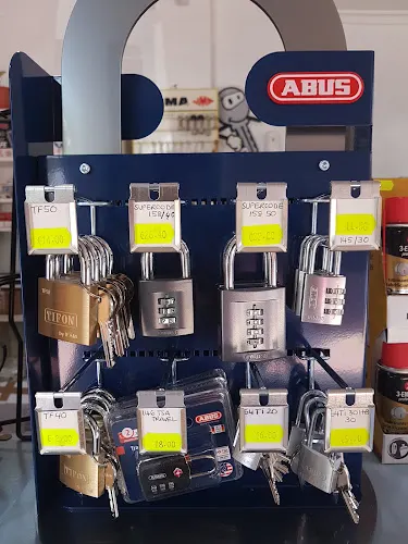 Carl Barclay Key Holding & Locksmith/Cerrajero - Jávea