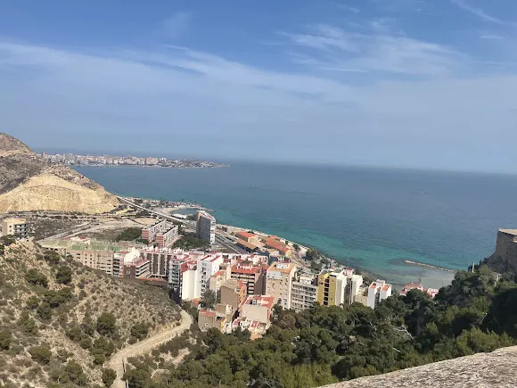 Subida al Castillo de Santa Bárbara