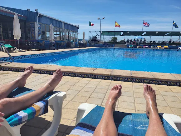 Pool, bar & Diner