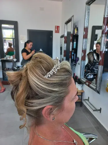 Strictly hair and beauty - Los Montesinos