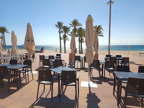 29 Vint-i-nou Lounge Bar