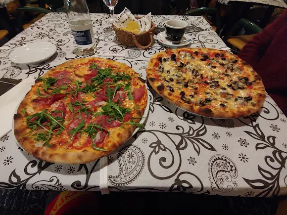 Restaurante Pizzería El Balcon de ROMEO Y GIULIETTA made Italy Desde 2004 parking *PLZA MAYOR - Elda