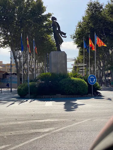 La Pau, escultura de Juan de Ávalos - Benidorm