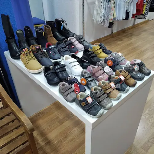 MÓN PETIT VILLAJOYOSA CALZADO Y MODA INFANTIL