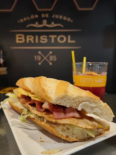Salón juegos Bristol - Alcoy