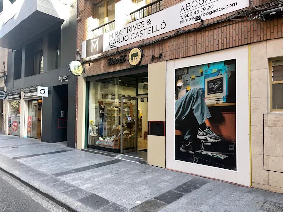 Barrut - Sneaker Boutique Alicante - Saucony - Mizuno - Karhu - Asics - Puma - Diadora - Hoka - Satorisan