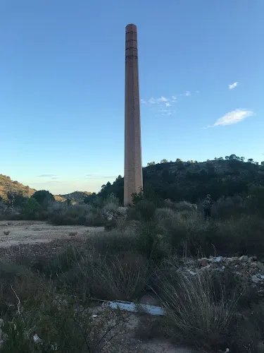 Ruinas de antigua fábrica de ladrillos