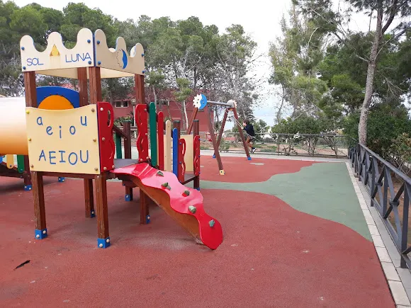 Parque infantil municipal Centro de Salud y Biblioteca - Alicante